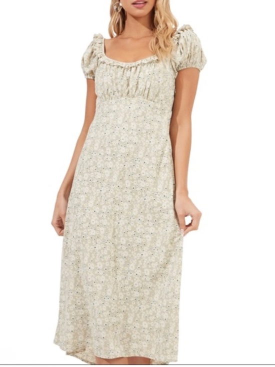 Astr Dresses & Skirts - ASTR The Label Sage Daisy Raffle Neck Floral M Puff Sleeve Round Neck Midi Dress